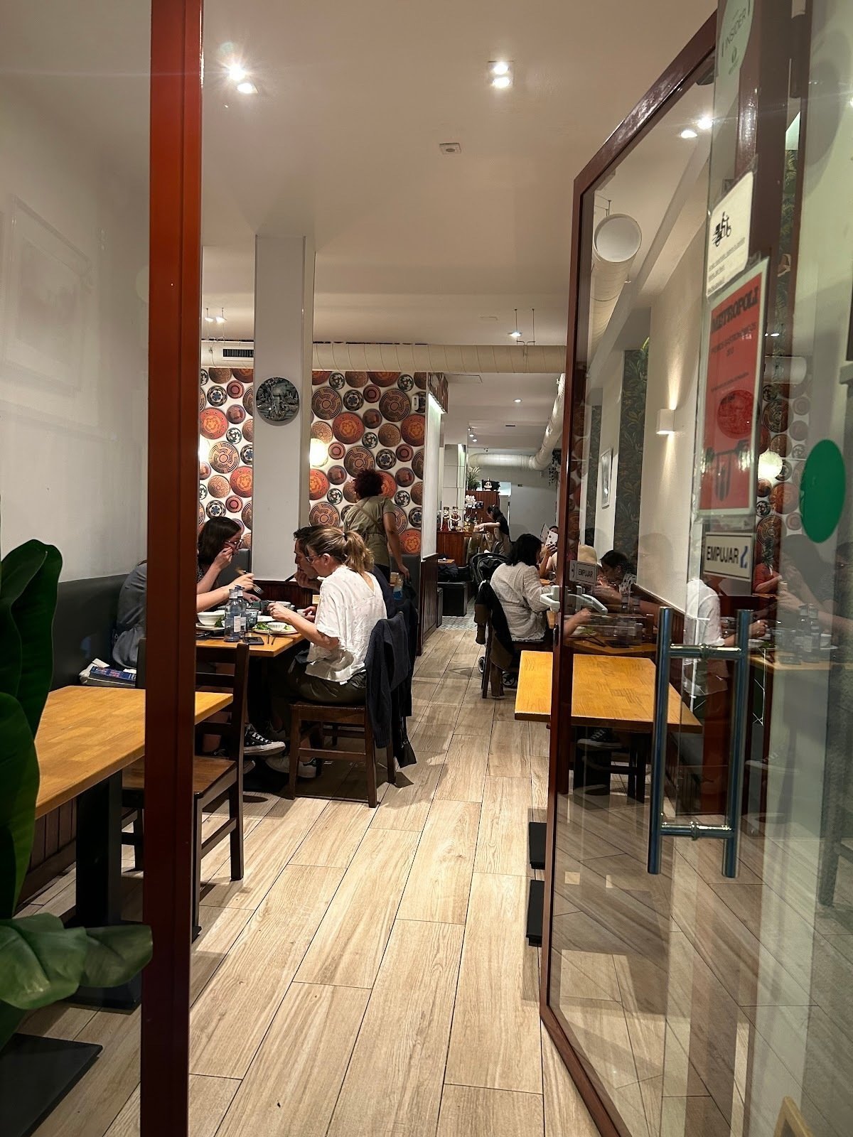 <span class="translation_missing" title="translation missing: en.meta.location_title, location_name: Vietnam Restaurant, city: Madrid">Location Title</span>