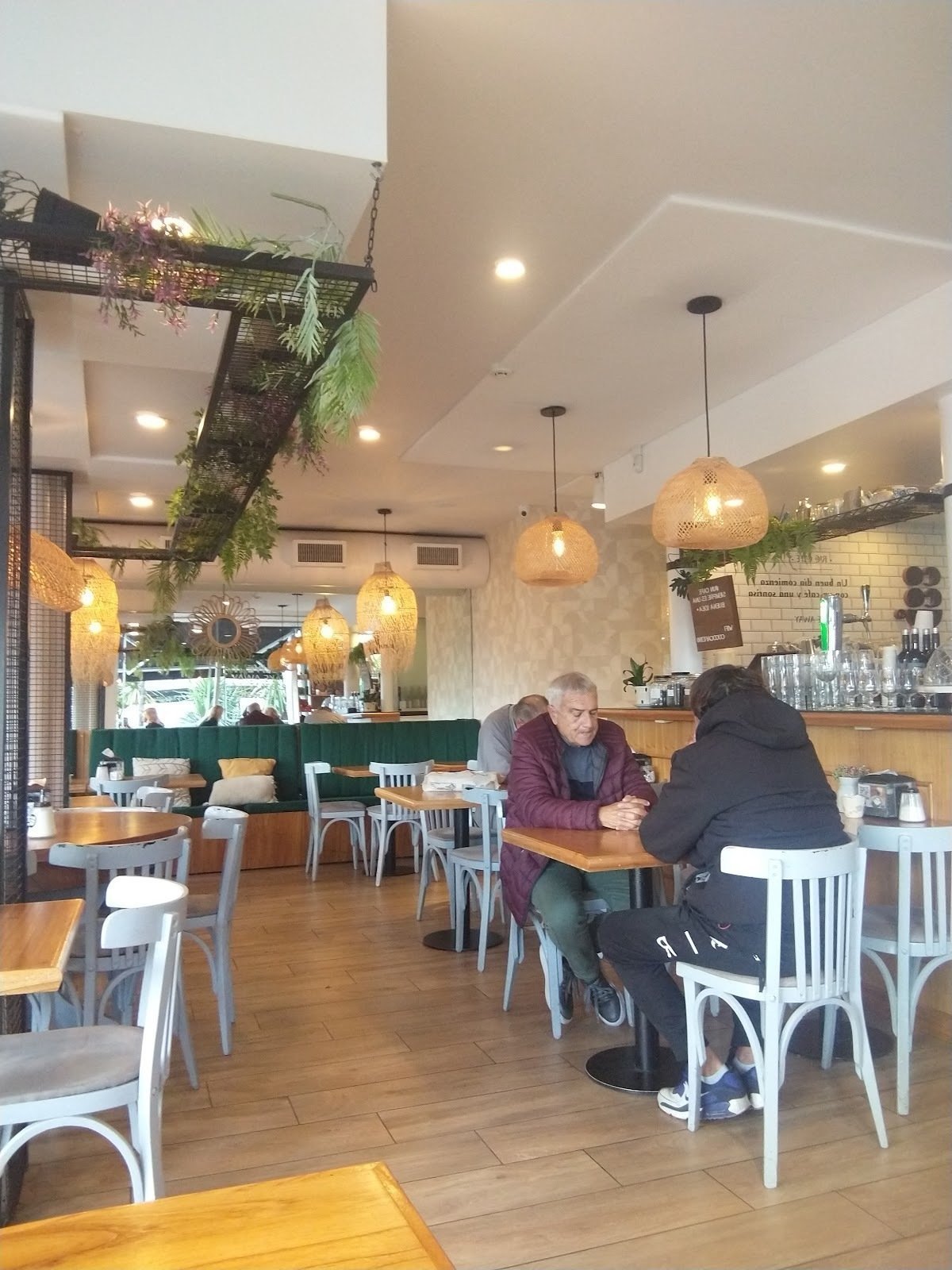 <span class="translation_missing" title="translation missing: en.meta.location_title, location_name: Coco Cafe MDP, city: Mar del Plata">Location Title</span>