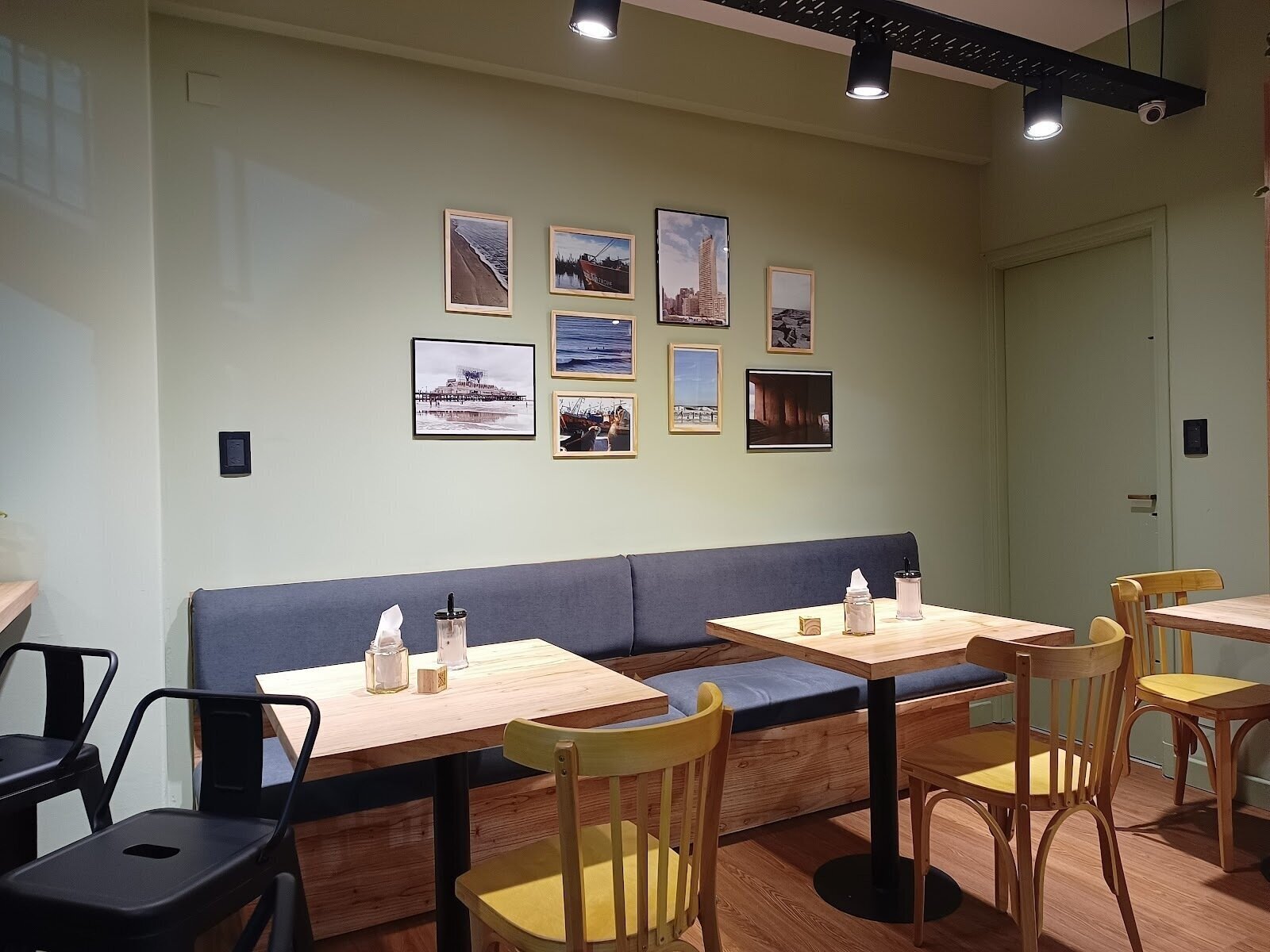 <span class="translation_missing" title="translation missing: en.meta.location_title, location_name: Unbekannt cafe, city: Mar del Plata">Location Title</span>