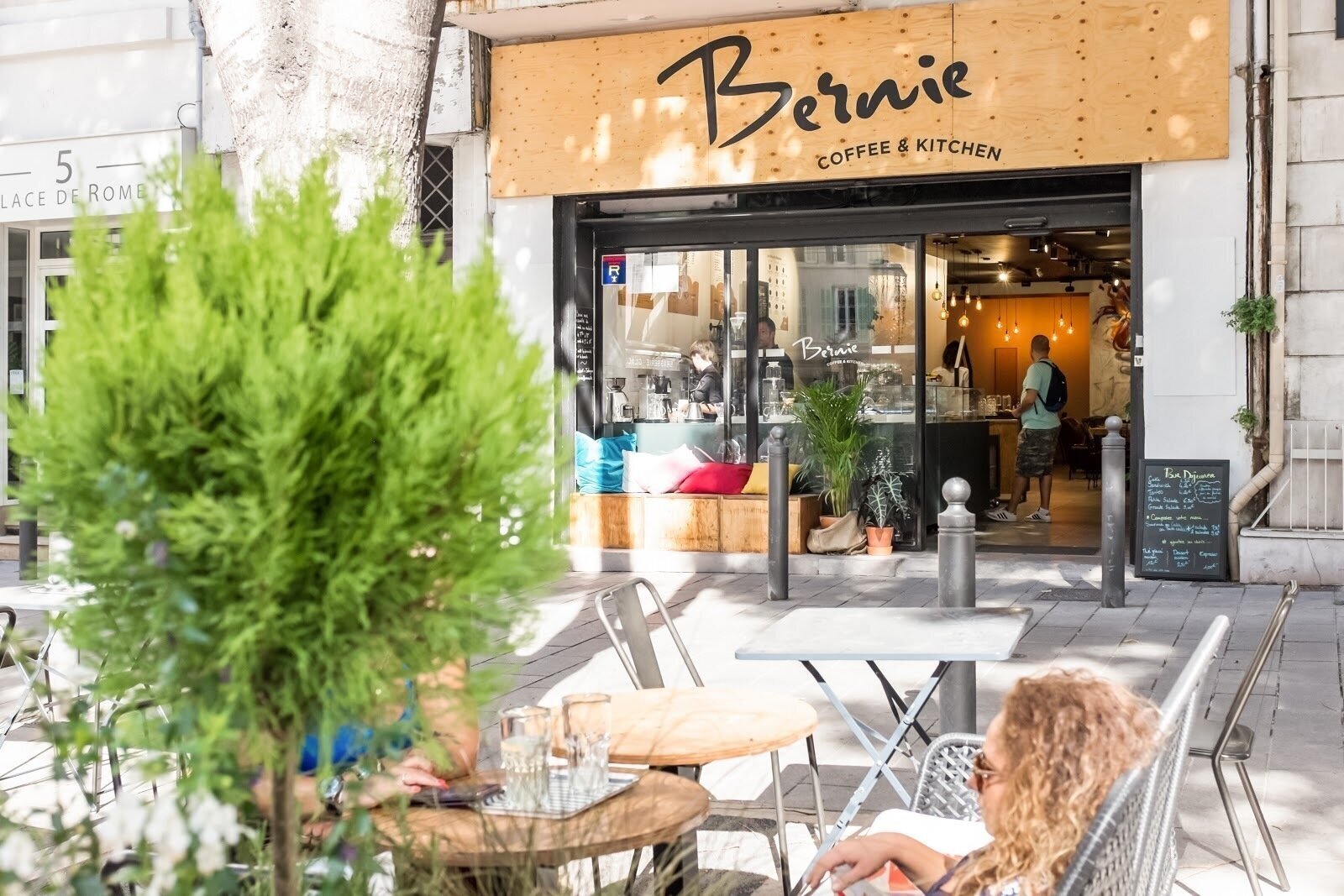 <span class="translation_missing" title="translation missing: en.meta.location_title, location_name: Bernie Coffee, city: Marseille">Location Title</span>