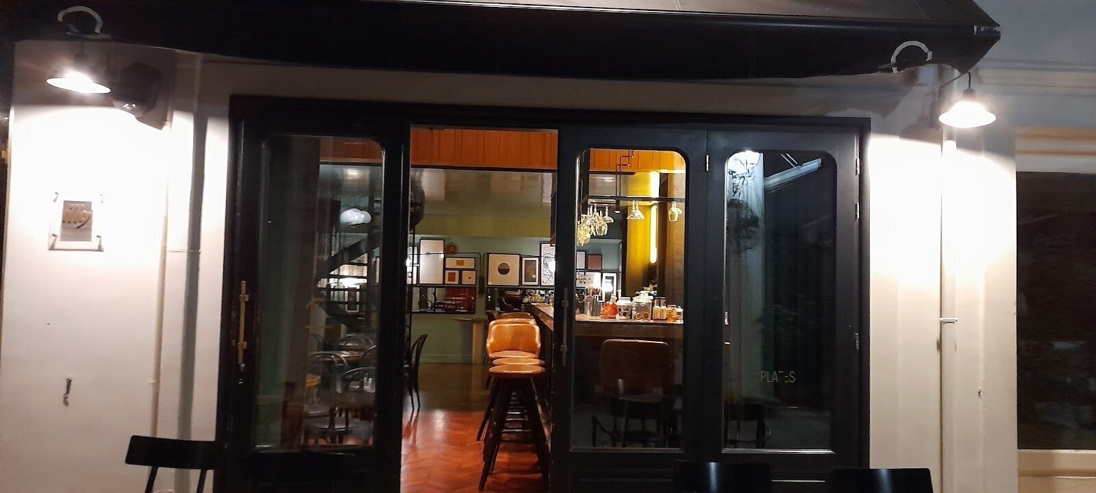 BistrΩ: A Work-Friendly Place in Missolonghi