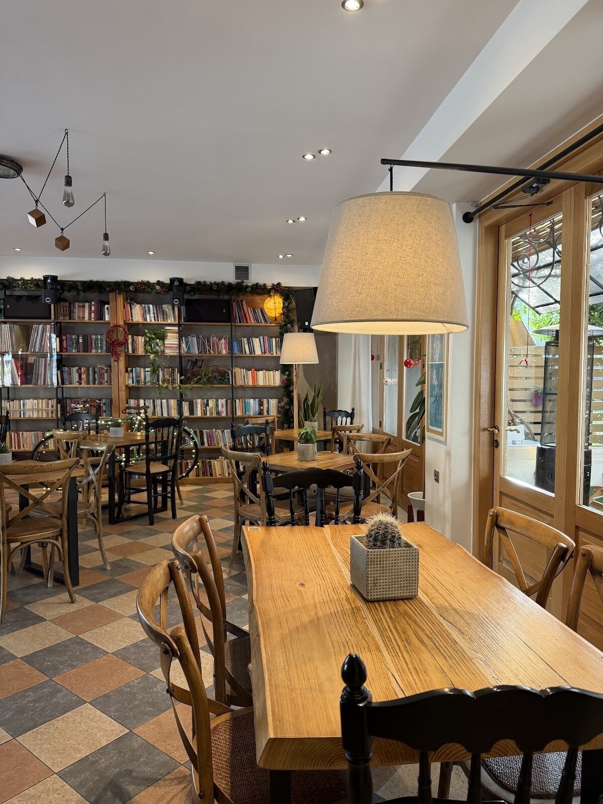 Réplika: A Work-Friendly Place in Missolonghi