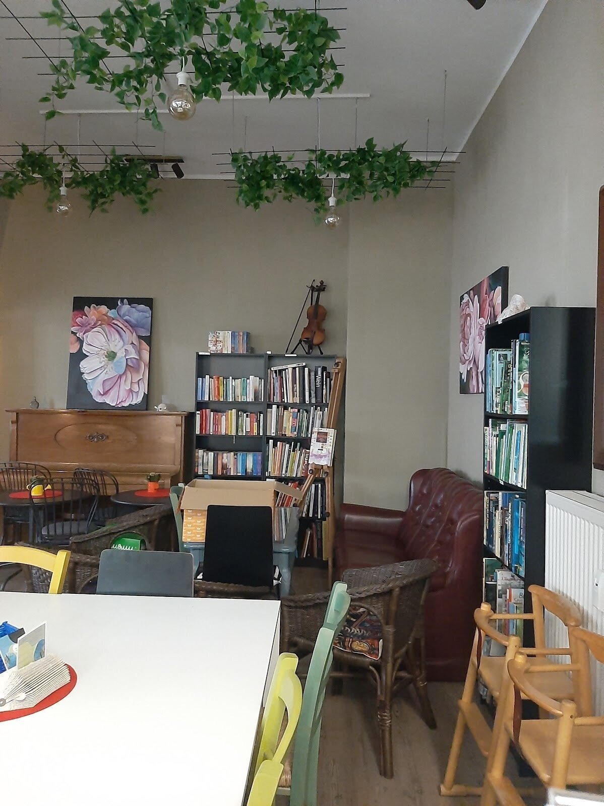 <span class="translation_missing" title="translation missing: en.meta.location_title, location_name: Buchladen-Café Futur, city: Mönchengladbach">Location Title</span>