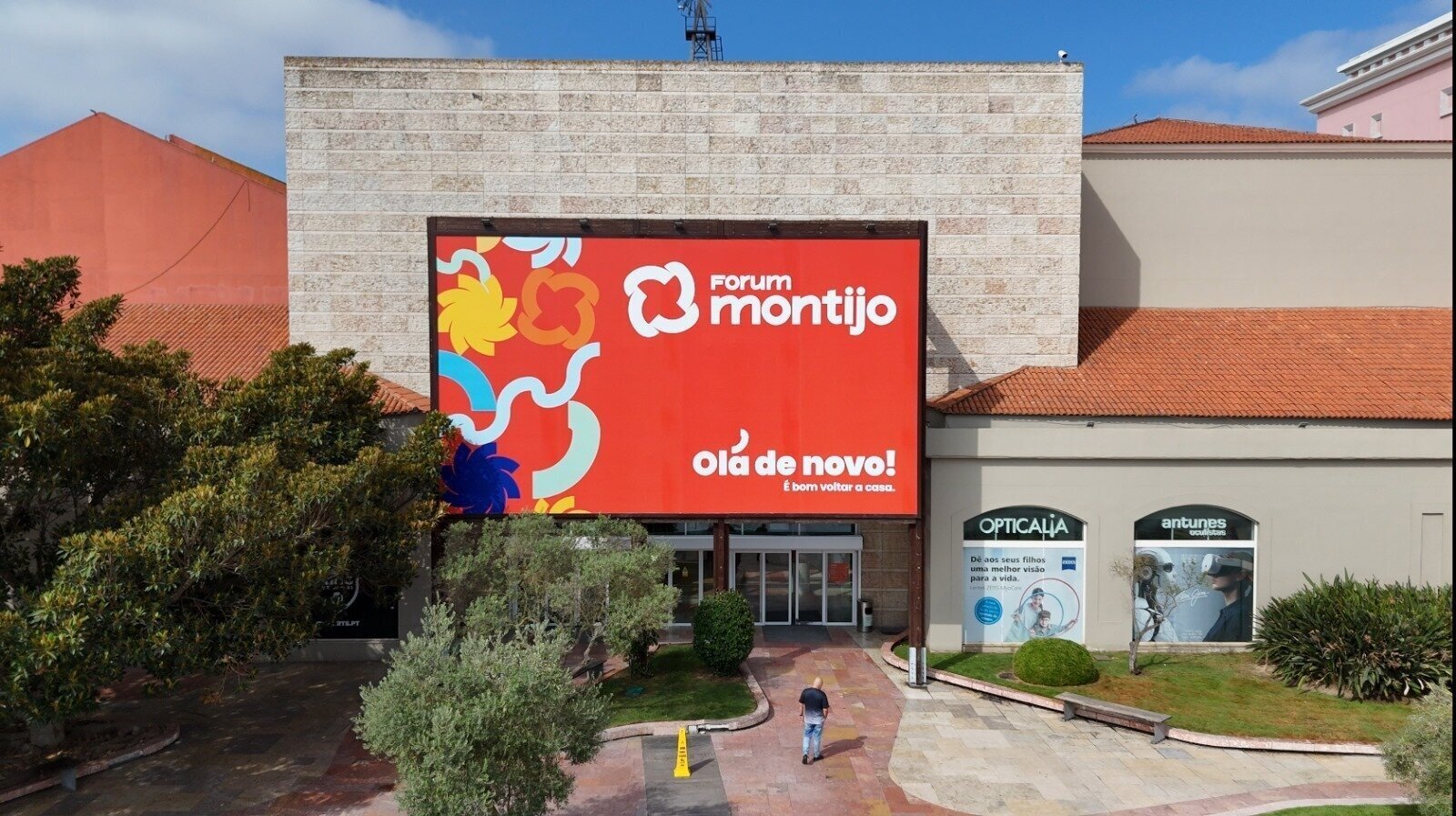 <span class="translation_missing" title="translation missing: en.meta.location_title, location_name: Forum Montijo, city: Montijo">Location Title</span>