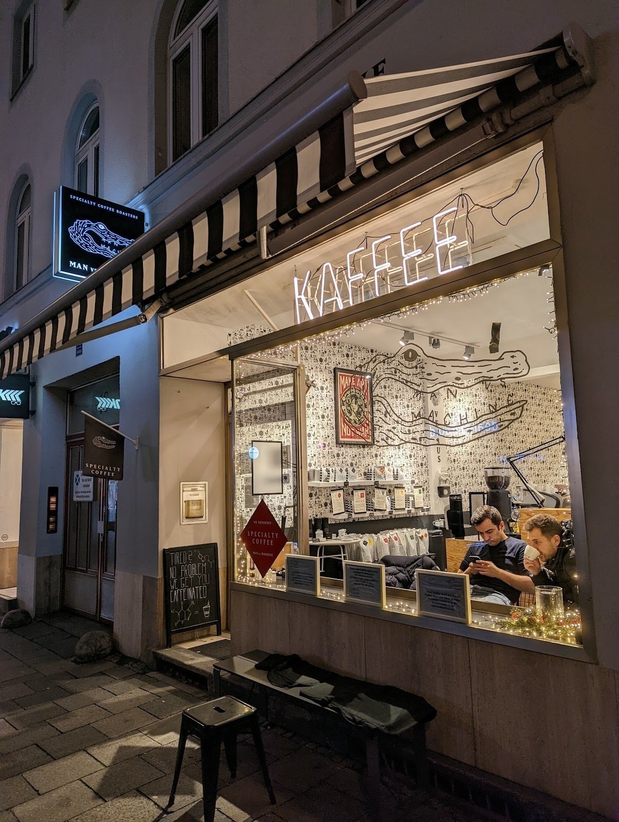 Man versus Machine Coffee Roasters: A Work-Friendly Place in Munich