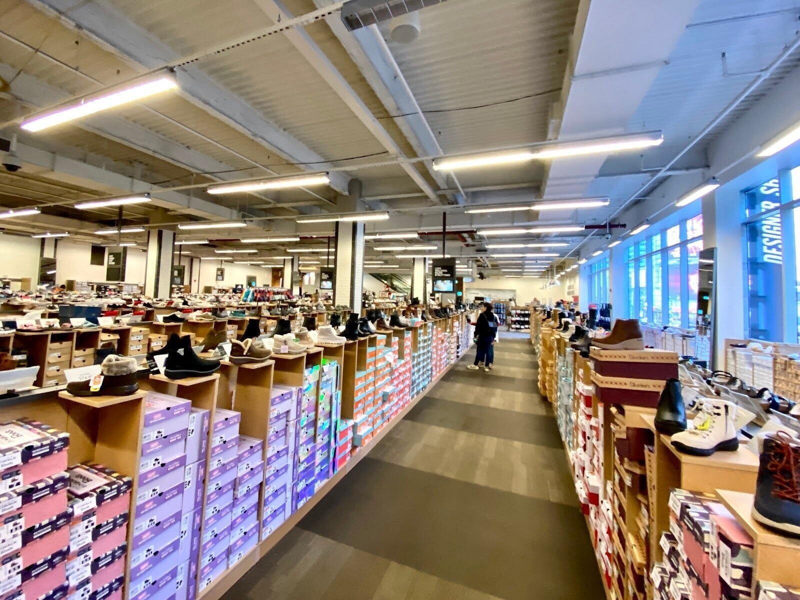 <span class="translation_missing" title="translation missing: en.meta.location_title, location_name: DSW Designer Shoe Warehouse, city: New York">Location Title</span>