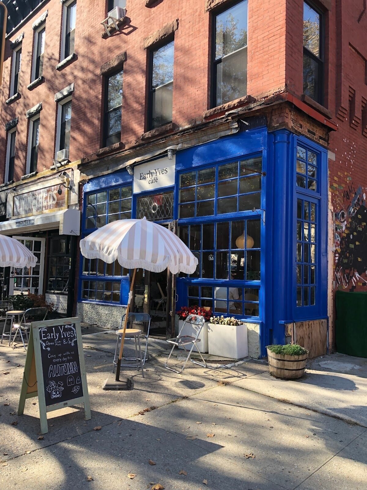 <span class="translation_missing" title="translation missing: en.meta.location_title, location_name: Early Yves Cafe, city: New York">Location Title</span>