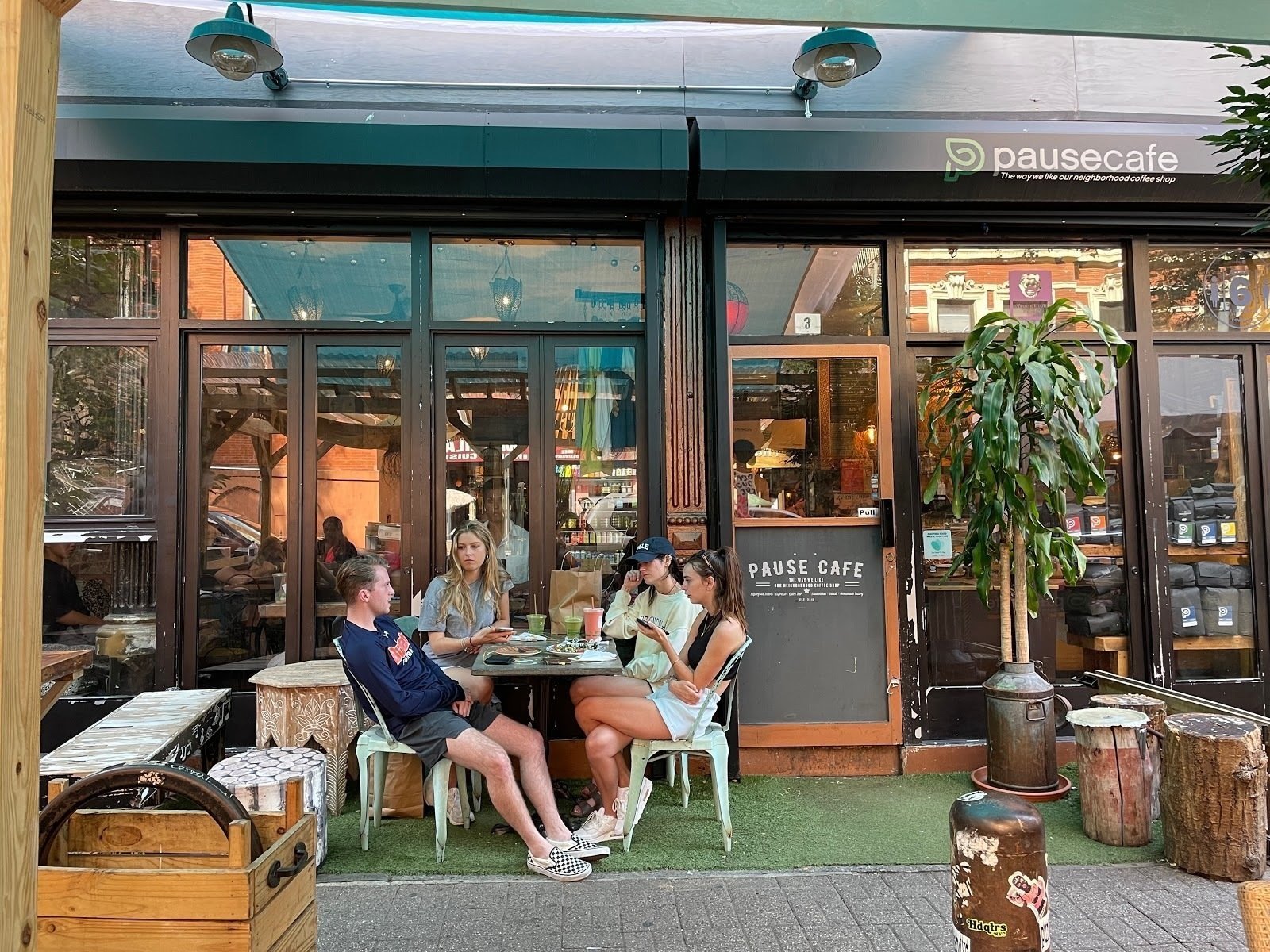 Pause Cafe: A Work-Friendly Place in New York