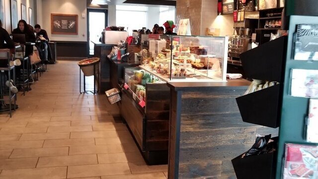 Starbucks @ 815 Hutchinson Riv Pkwy