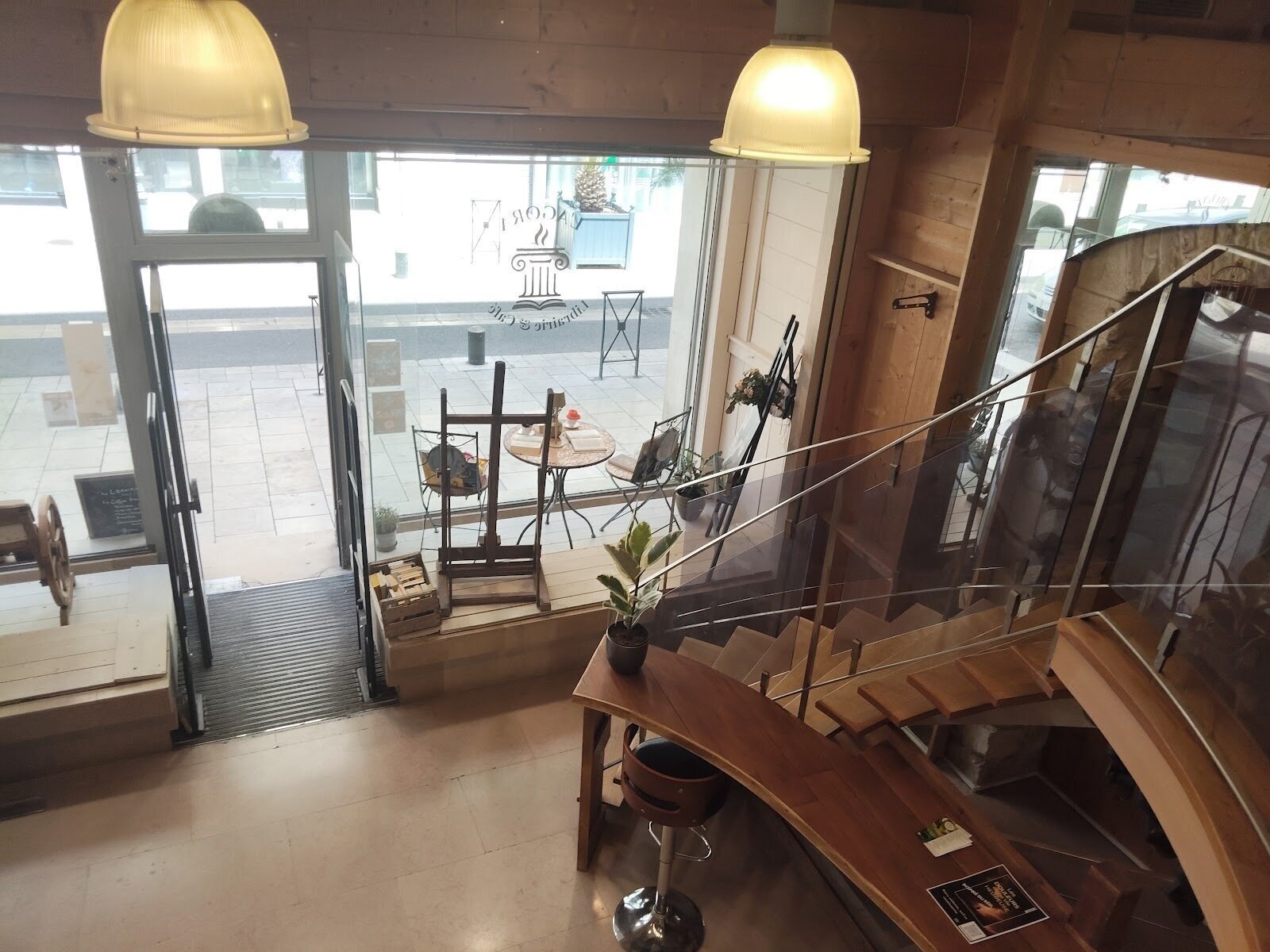 L'AGORA: A Work-Friendly Place in Nîmes