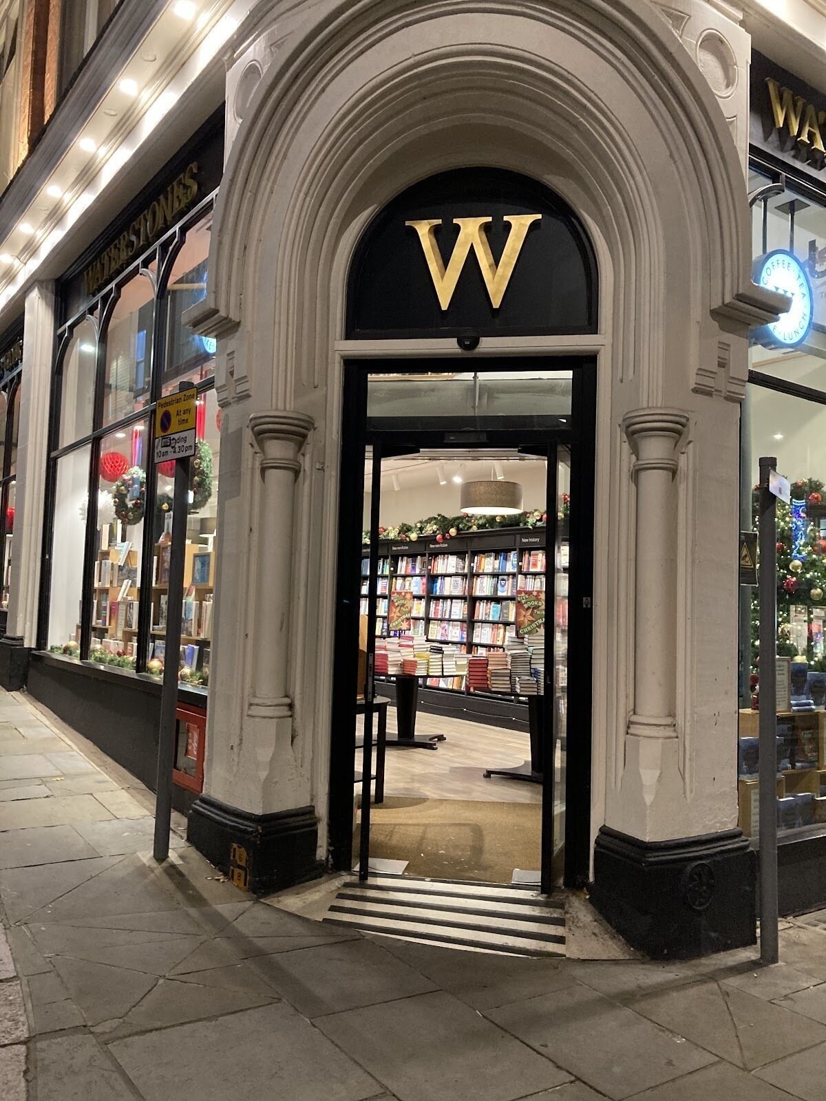 <span class="translation_missing" title="translation missing: en.meta.location_title, location_name: Waterstones, city: Nottingham">Location Title</span>