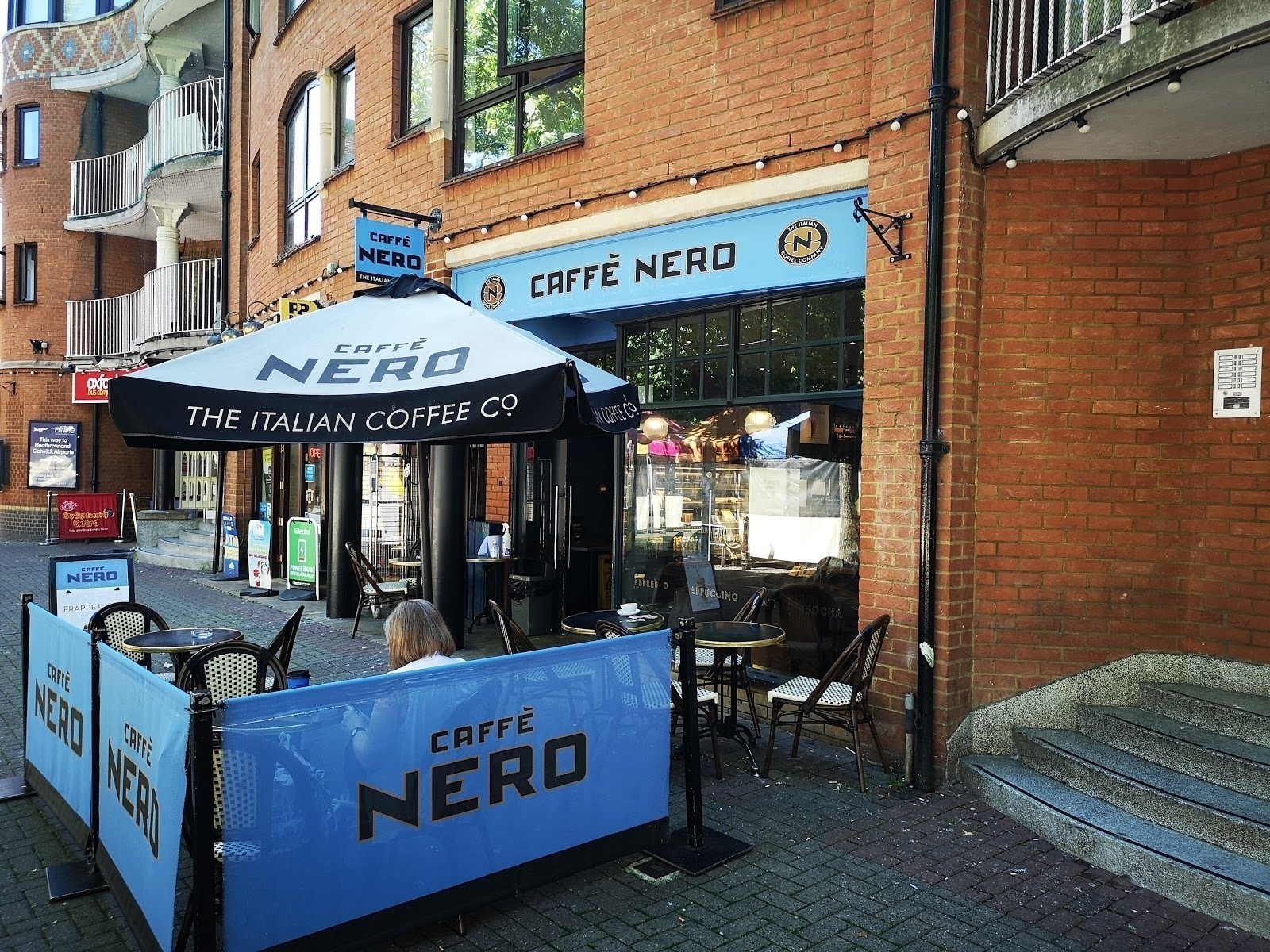 <span class="translation_missing" title="translation missing: en.meta.location_title, location_name: Caffè Nero @ 91 Gloucester Green, city: Oxford">Location Title</span>