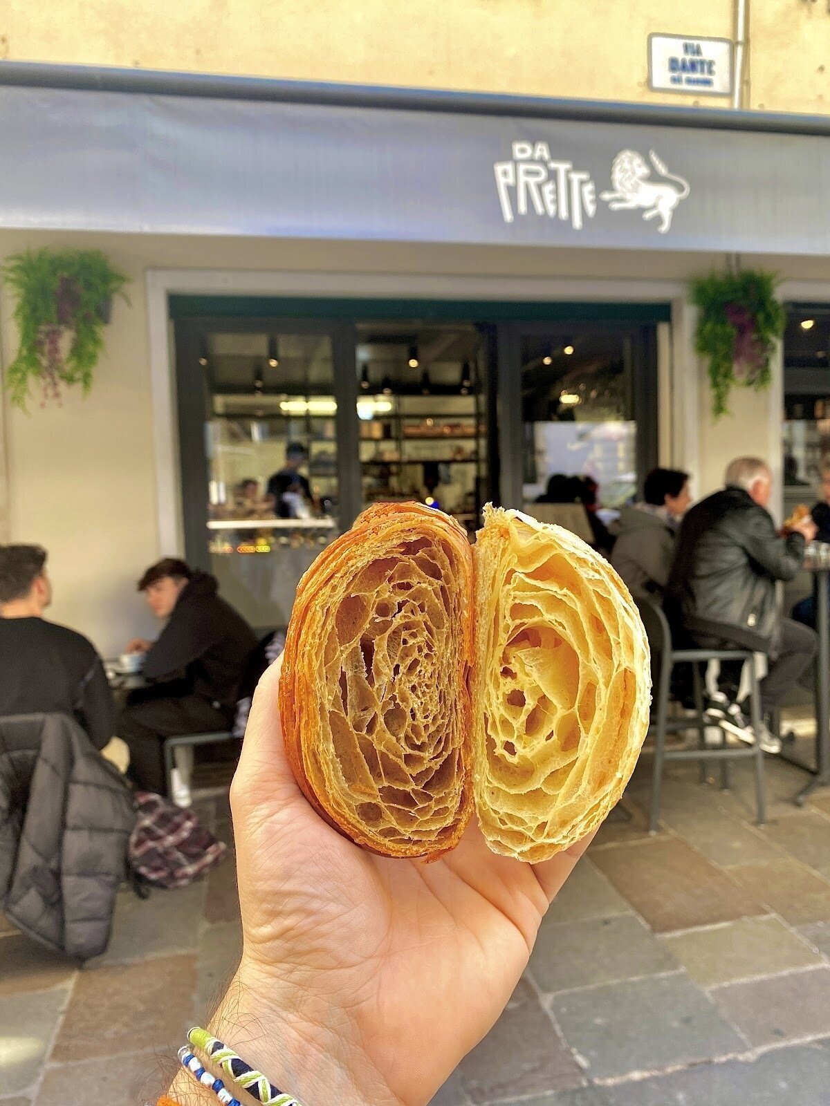 <span class="translation_missing" title="translation missing: en.meta.location_title, location_name: daPRETTE - bakery, city: Padova">Location Title</span>