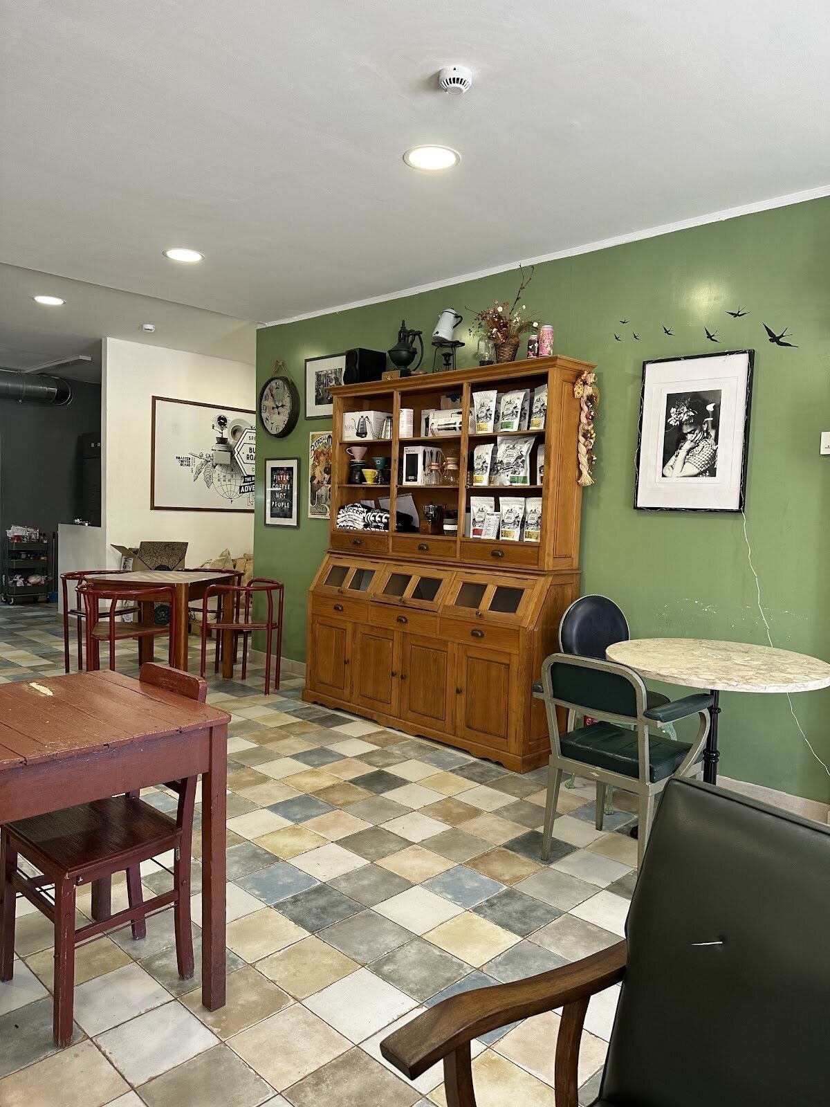 <span class="translation_missing" title="translation missing: en.meta.location_title, location_name: Buraca Roasters - Coffee shop &amp; Roastery, city: Parede">Location Title</span>