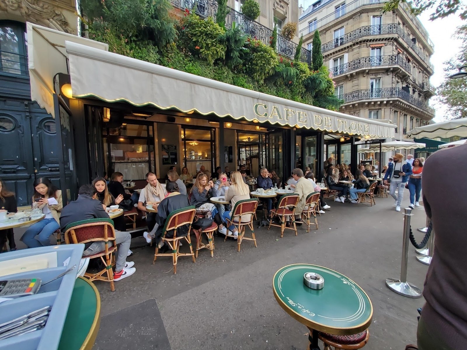 <span class="translation_missing" title="translation missing: en.meta.location_title, location_name: Café de Flore, city: Paris">Location Title</span>