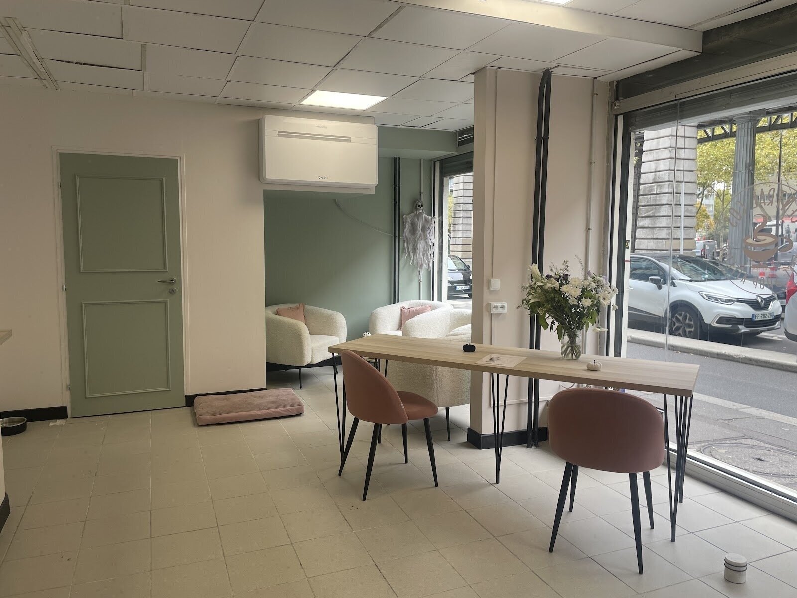 <span class="translation_missing" title="translation missing: en.meta.location_title, location_name: Central Cos, city: Paris">Location Title</span>