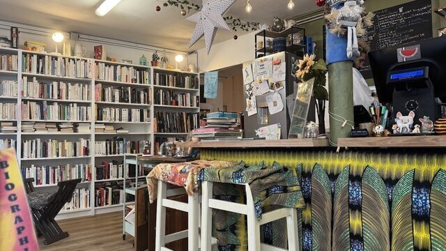 FAFA⎜Bouquinerie Café