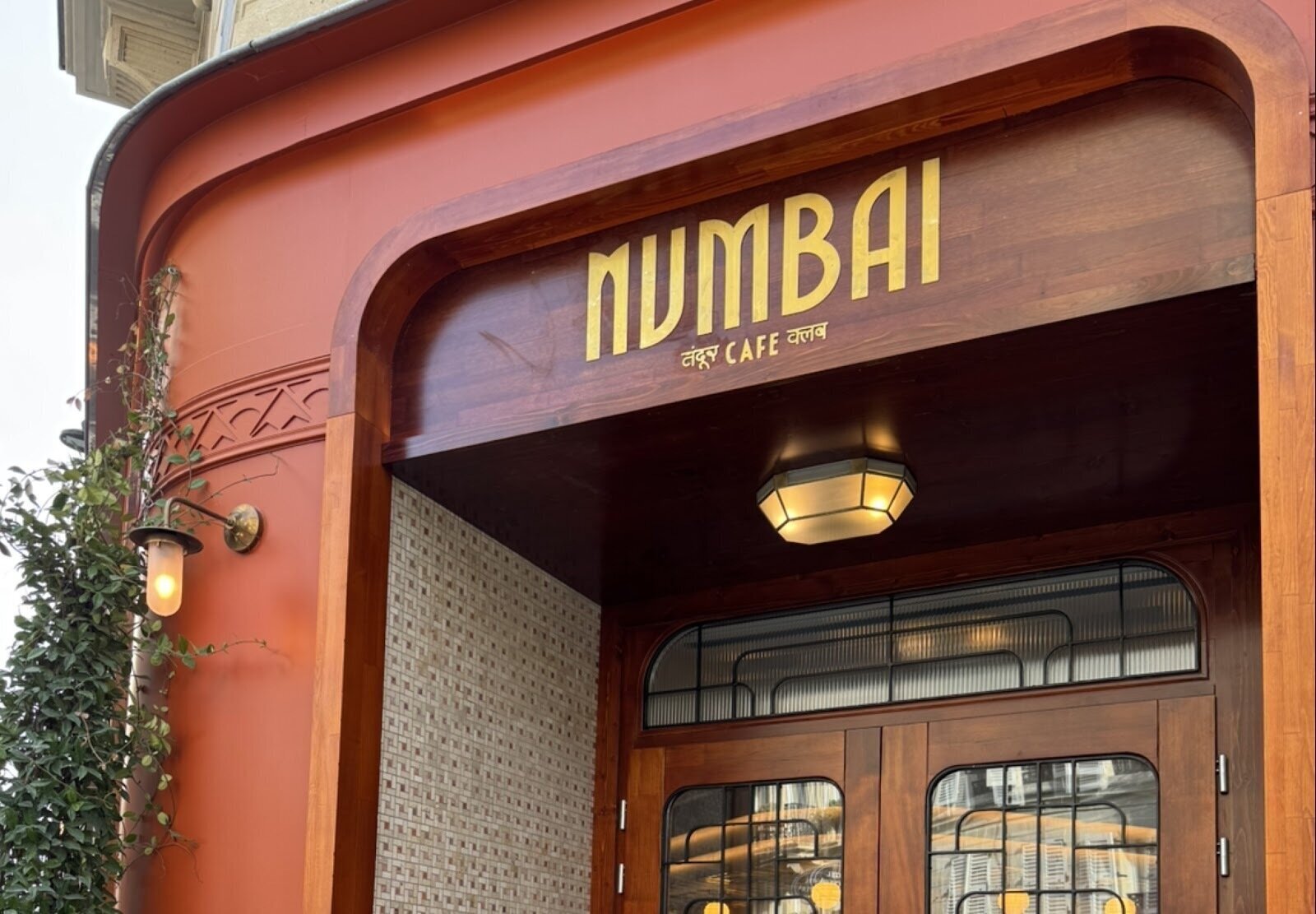 <span class="translation_missing" title="translation missing: en.meta.location_title, location_name: Mumbai Café, city: Paris">Location Title</span>