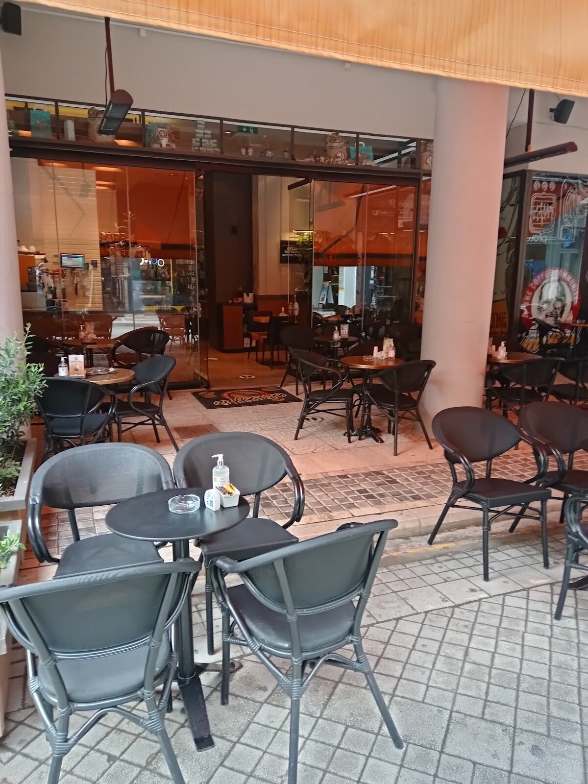 Mikel Ρήγα Φεραίου: A Work-Friendly Place in Patras