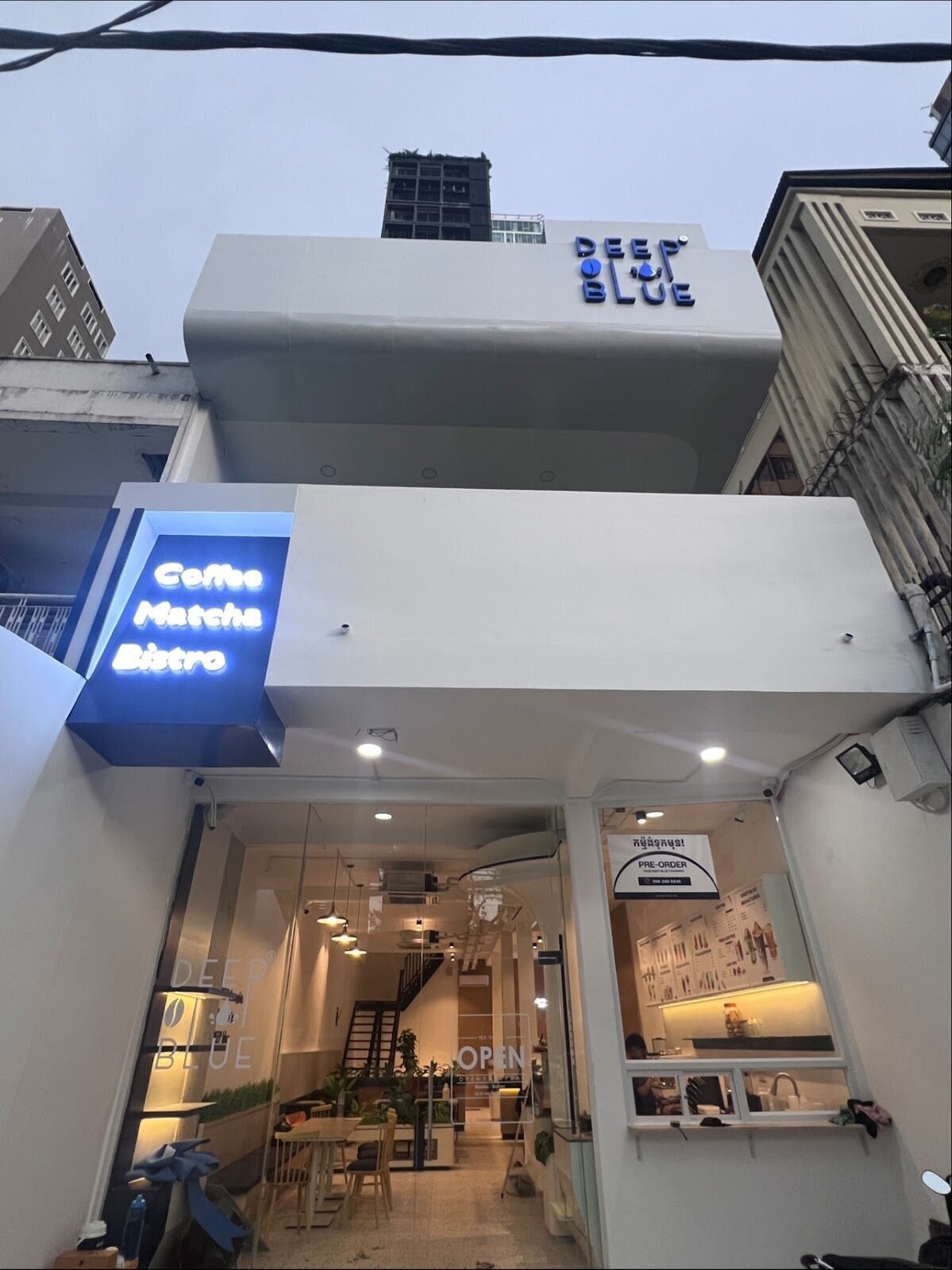 <span class="translation_missing" title="translation missing: en.meta.location_title, location_name: Deep Blue Cafe , city: Phnom Penh">Location Title</span>