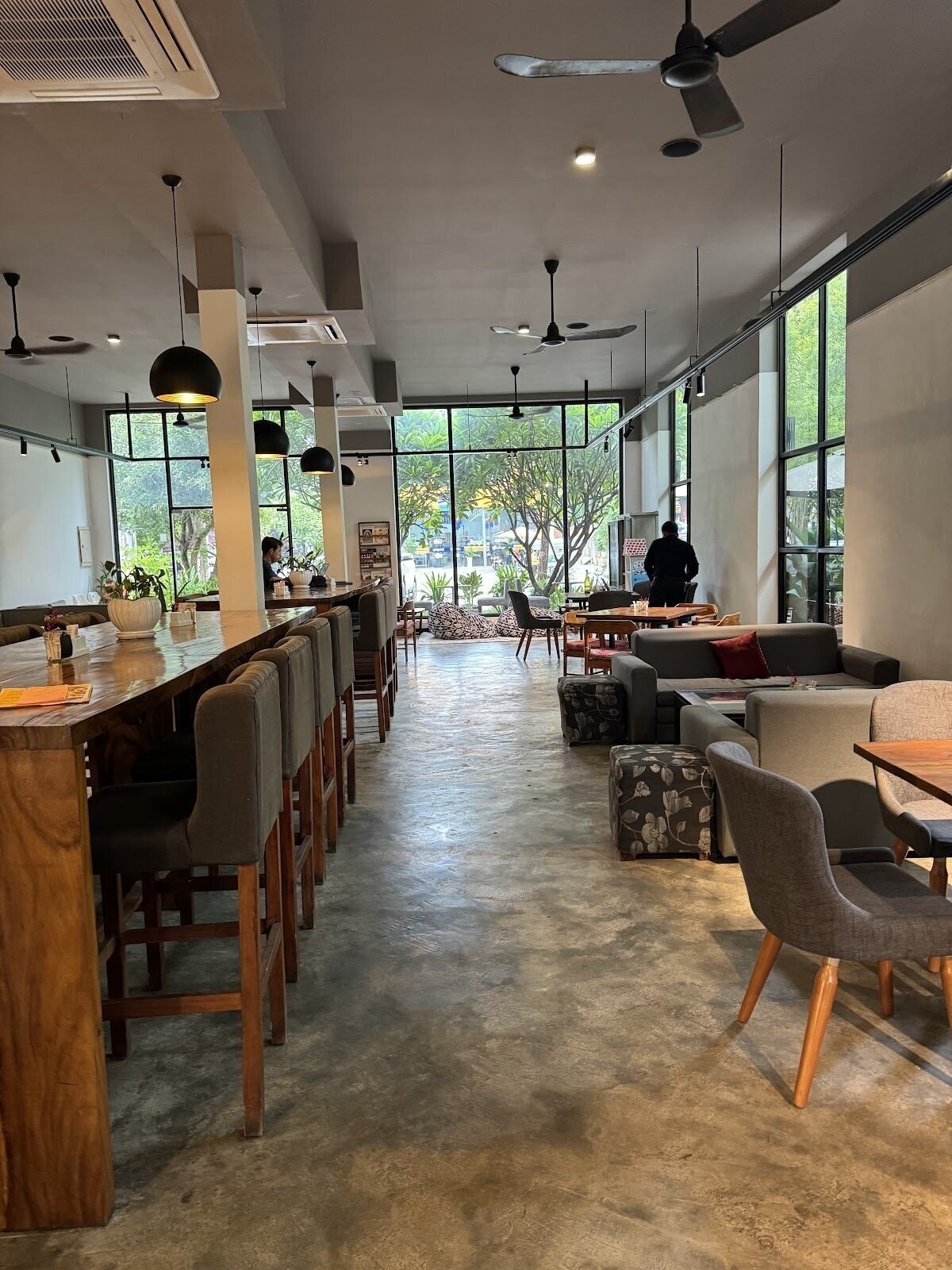 <span class="translation_missing" title="translation missing: en.meta.location_title, location_name: Java Creative Cafe Toul Kork, city: Phnom Penh">Location Title</span>