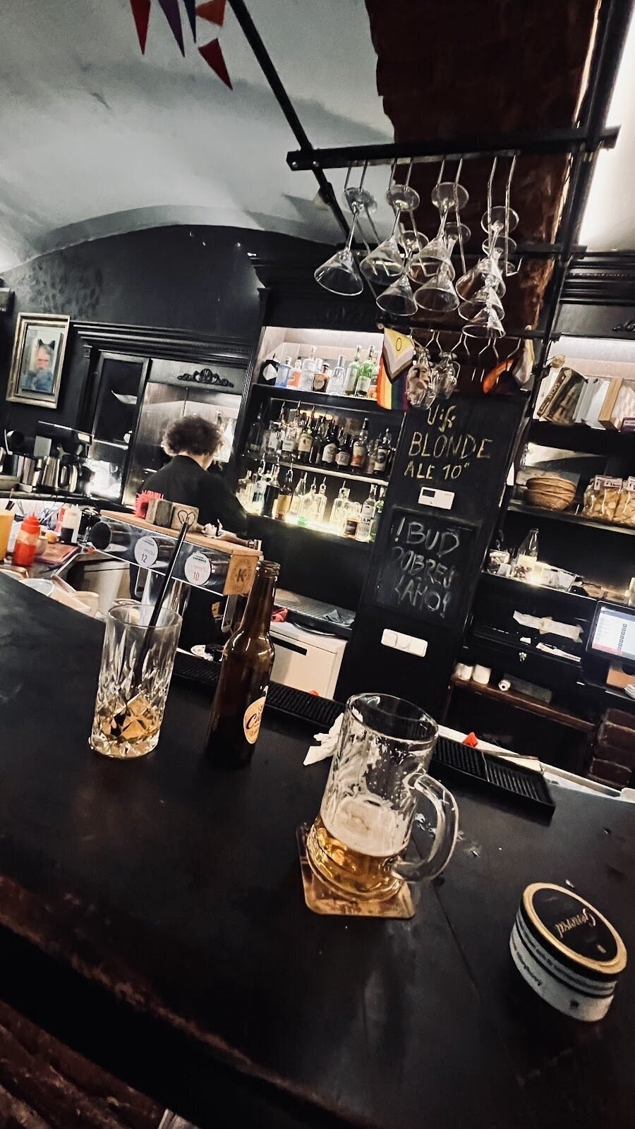 <span class="translation_missing" title="translation missing: en.meta.location_title, location_name: Bar Večernice, city: Prague">Location Title</span>