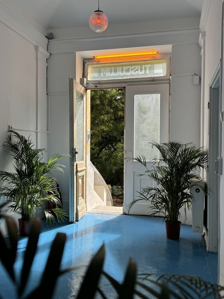 <span class="translation_missing" title="translation missing: en.meta.location_title, location_name: Tusculum Coffee point, city: Prague">Location Title</span>