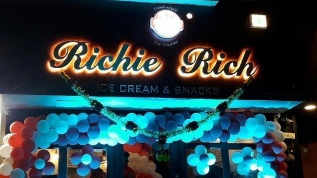 Richie Rich cafe