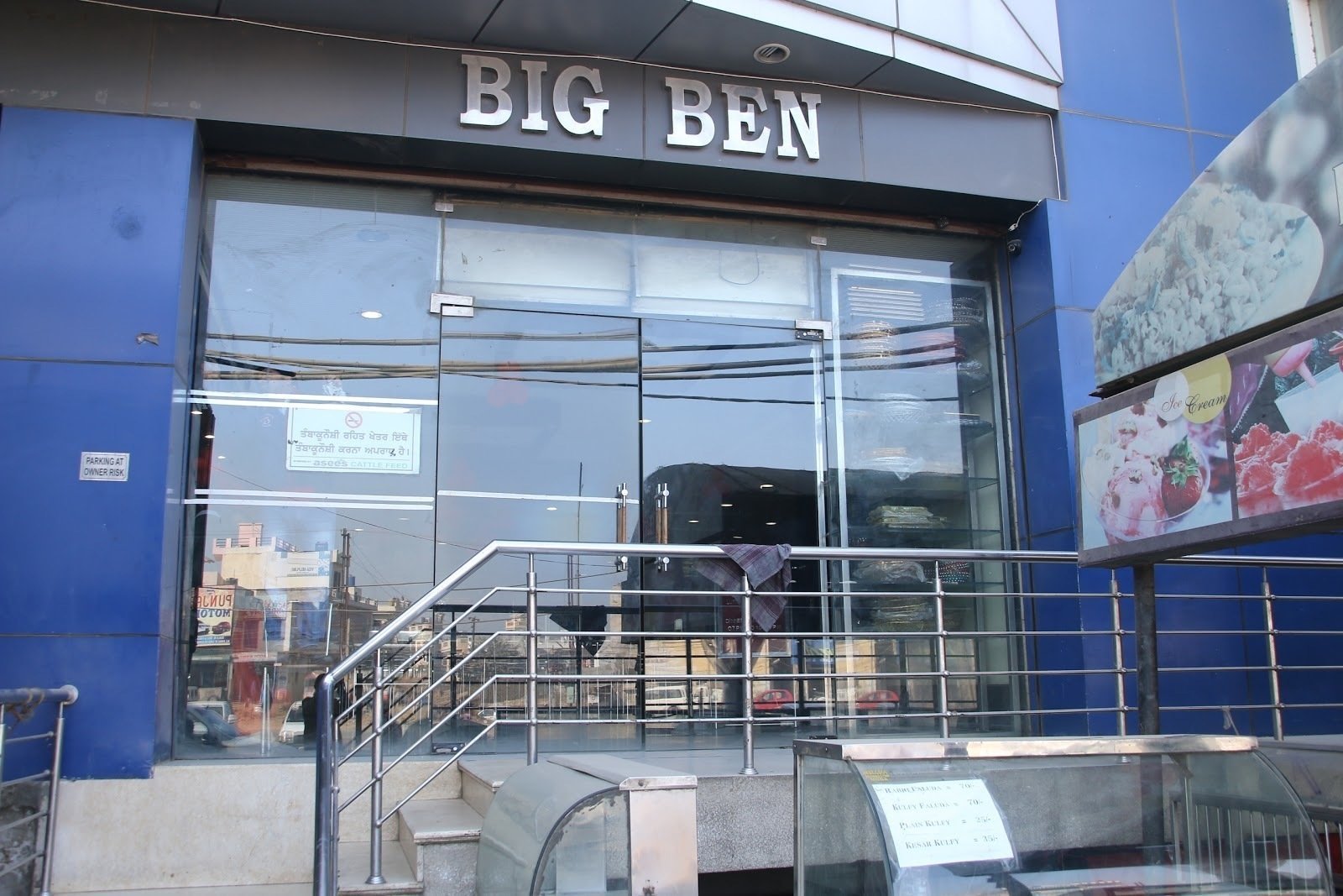 <span class="translation_missing" title="translation missing: en.meta.location_title, location_name: Big Ben Mithai, Fast Food And Hotel, city: Punjab">Location Title</span>