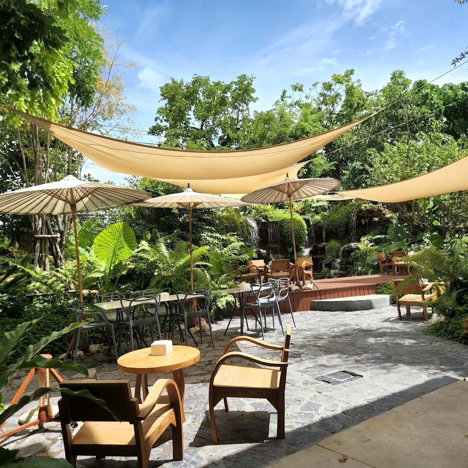 <span class="translation_missing" title="translation missing: en.meta.location_title, location_name: Raga coffee and homemade bakery, city: Rawai">Location Title</span>