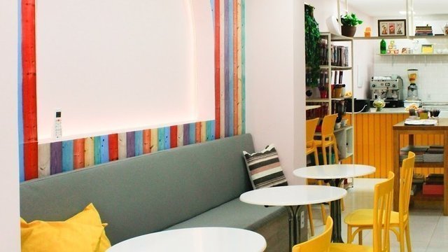 Amarelo Papel Café