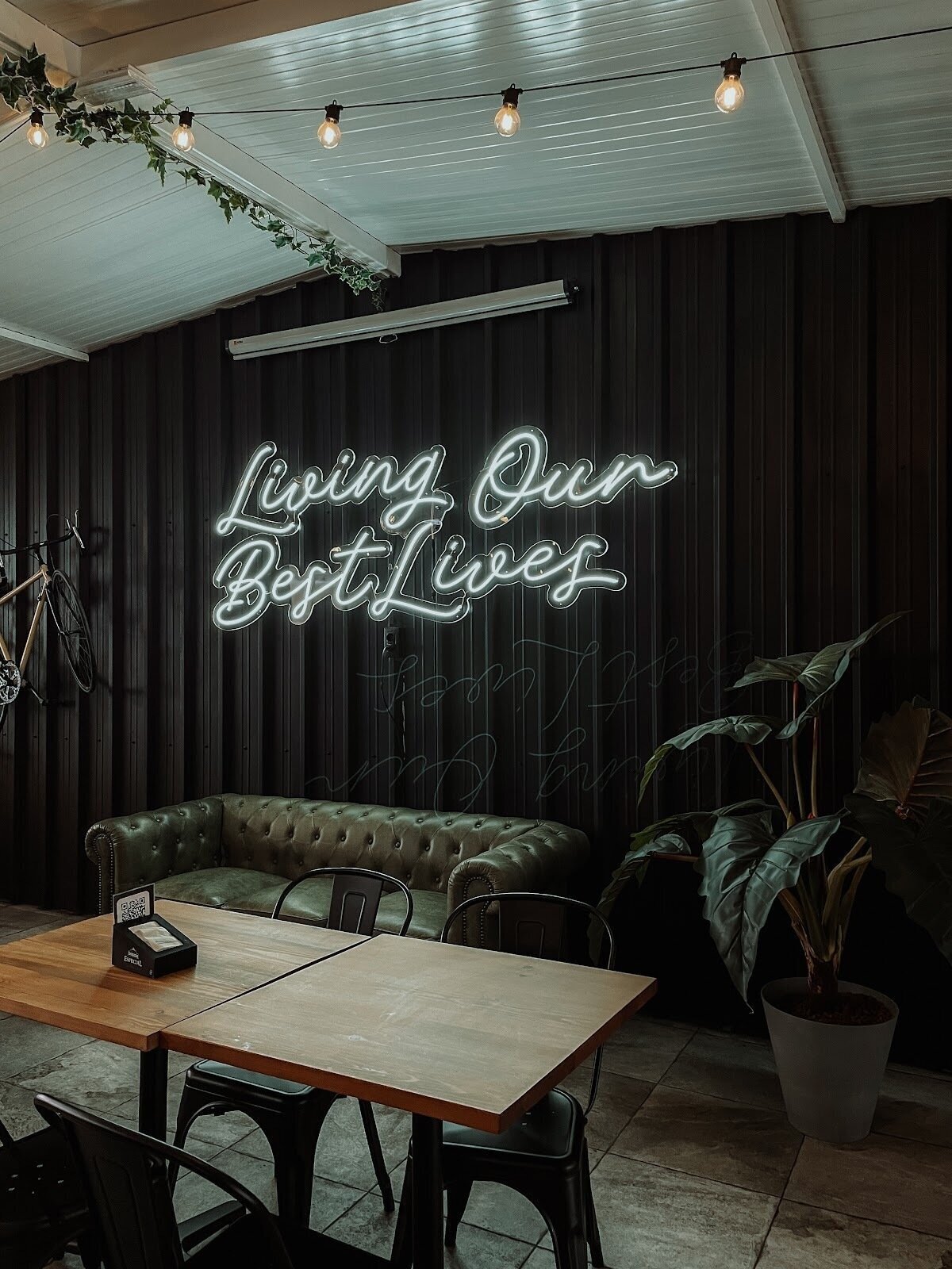 <span class="translation_missing" title="translation missing: en.meta.location_title, location_name: FU Café, city: Santa Cruz de Tenerife">Location Title</span>