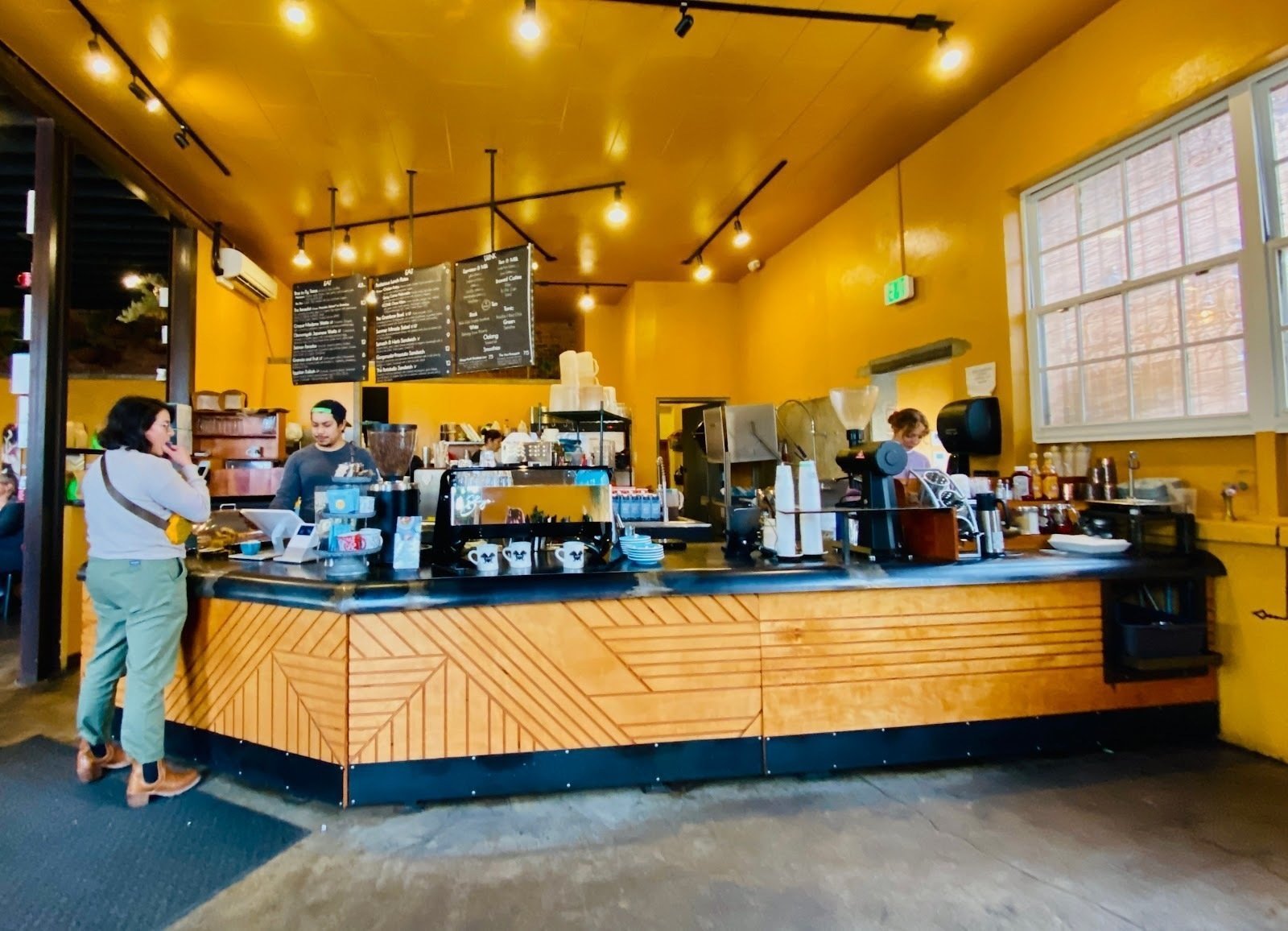 <span class="translation_missing" title="translation missing: en.meta.location_title, location_name: Iconik Coffee Roasters, Lupe, city: Santa Fe">Location Title</span>