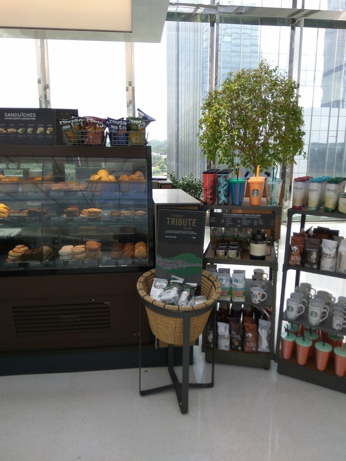 Starbucks - JK Iguatemi: A Work-Friendly Place in São Paulo
