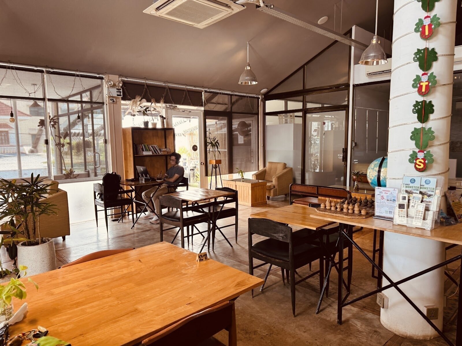 <span class="translation_missing" title="translation missing: en.meta.location_title, location_name: BIOLAB CAFÉ, city: Siem Reap">Location Title</span>