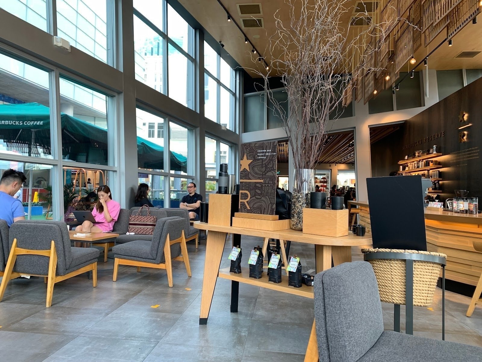 <span class="translation_missing" title="translation missing: en.meta.location_title, location_name: Starbucks Reserve @ United Square, city: Singapore">Location Title</span>