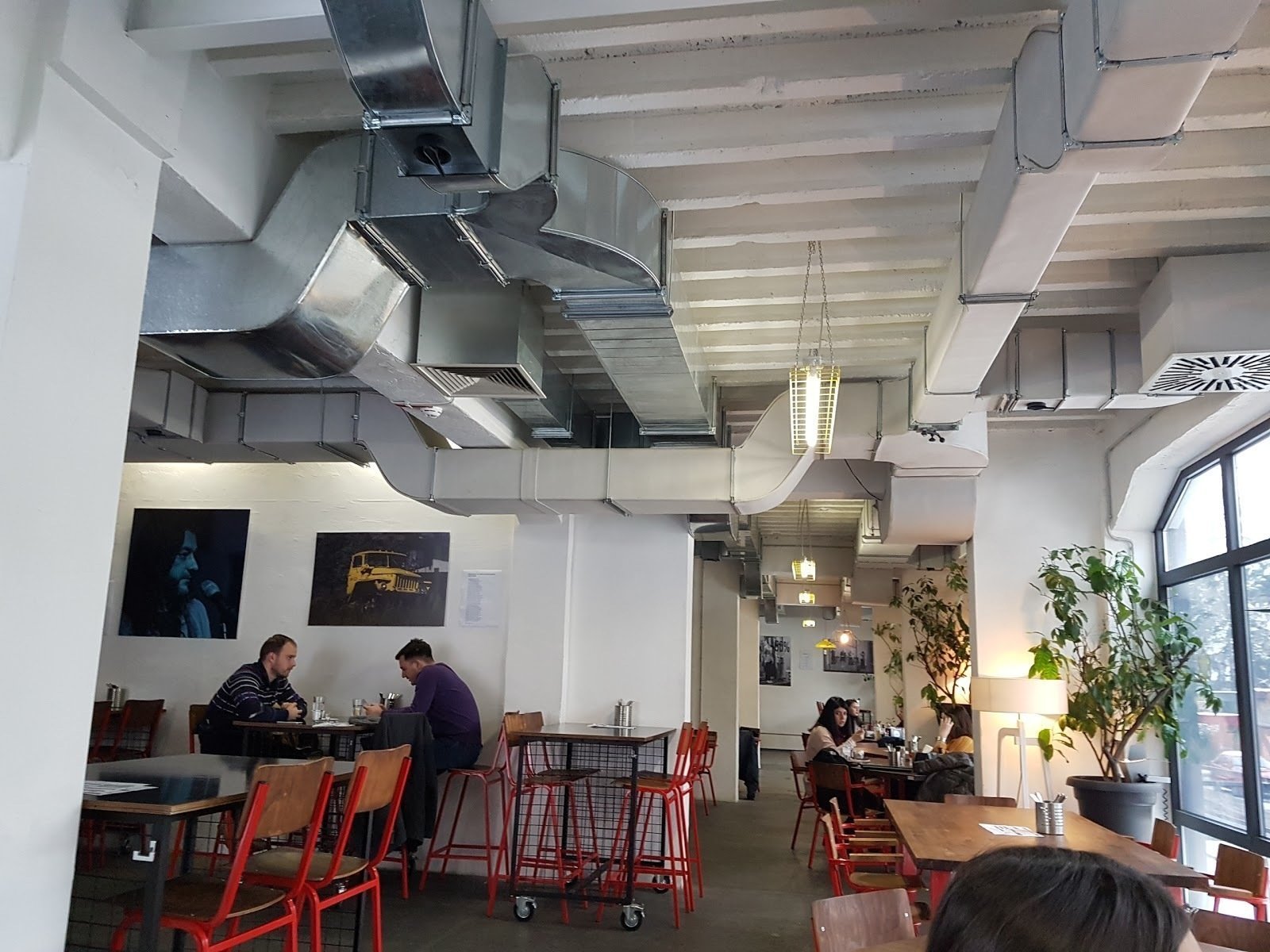 Public Room: A Work-Friendly Place in Skopje