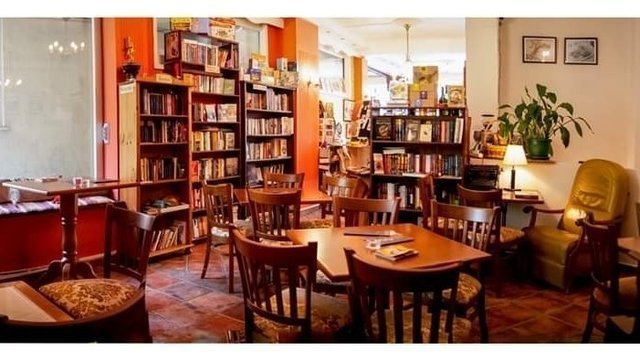 FOX Book Café