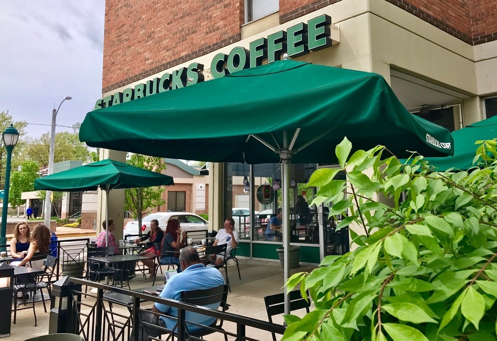 Starbucks @ Delmar Blvd: A Work-Friendly Place in St. Louis