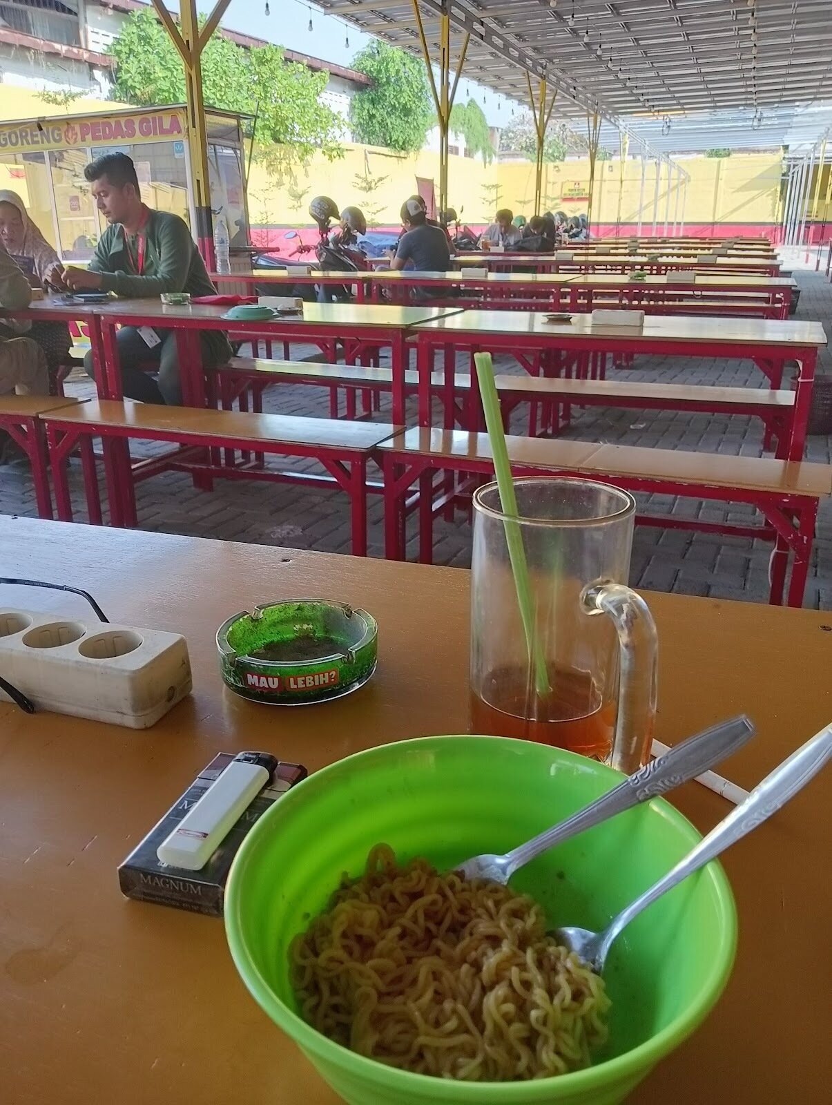 Sedulur Tunggal Kopi (STK SIWALANGEDE): A Work-Friendly Place in Surabaya