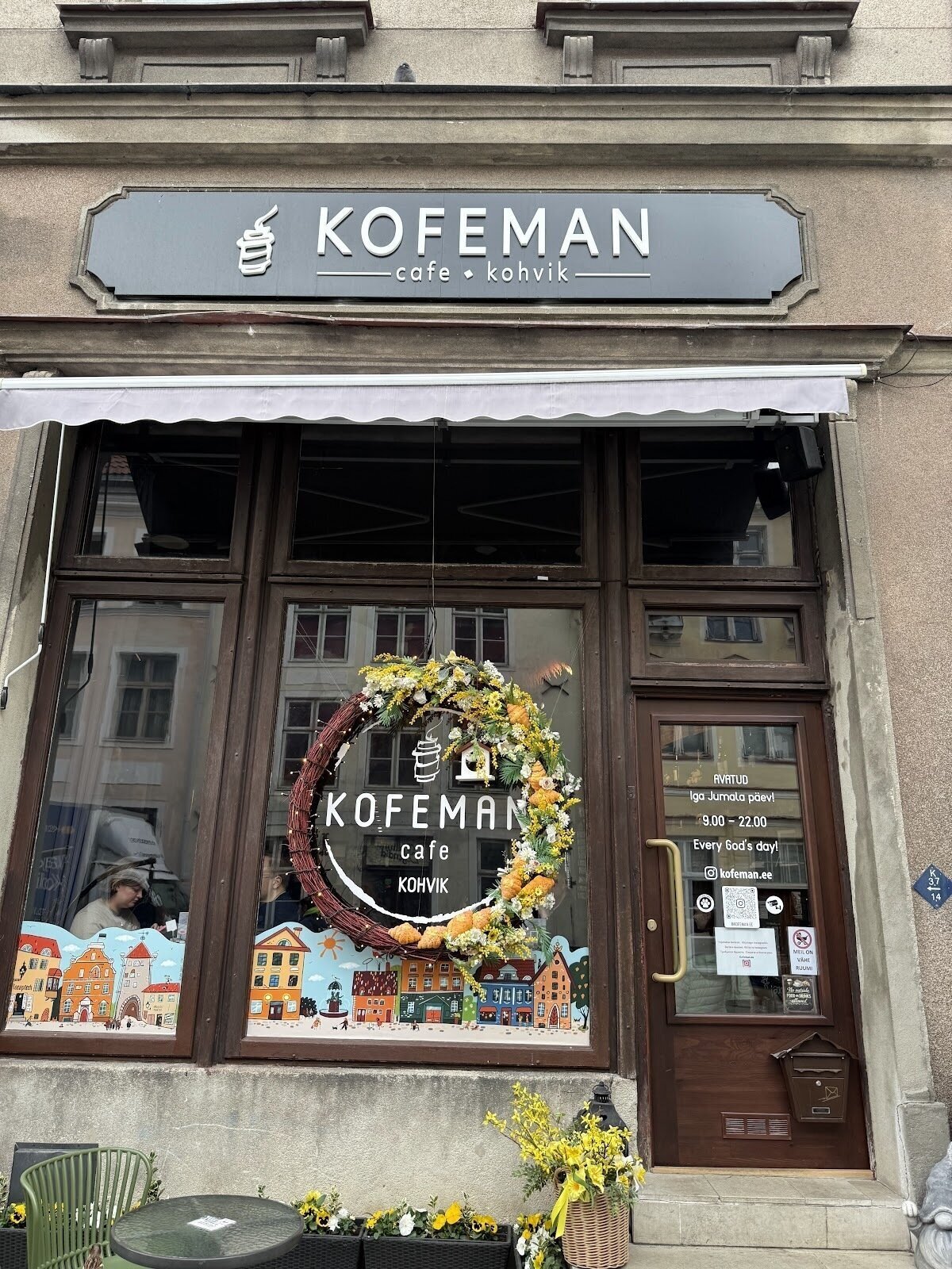 Kofeman Cafe / Wine: A Work-Friendly Place in Tallinn