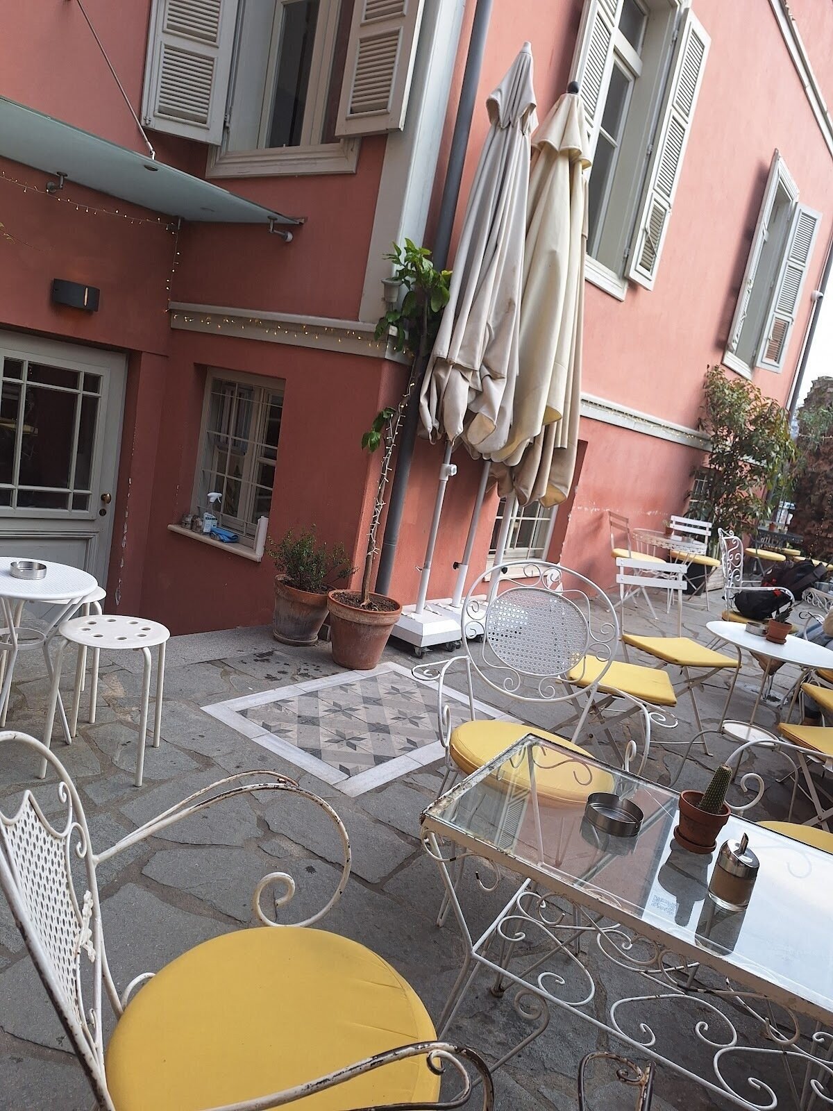 <span class="translation_missing" title="translation missing: en.meta.location_title, location_name: Tabya, city: Thessaloniki">Location Title</span>