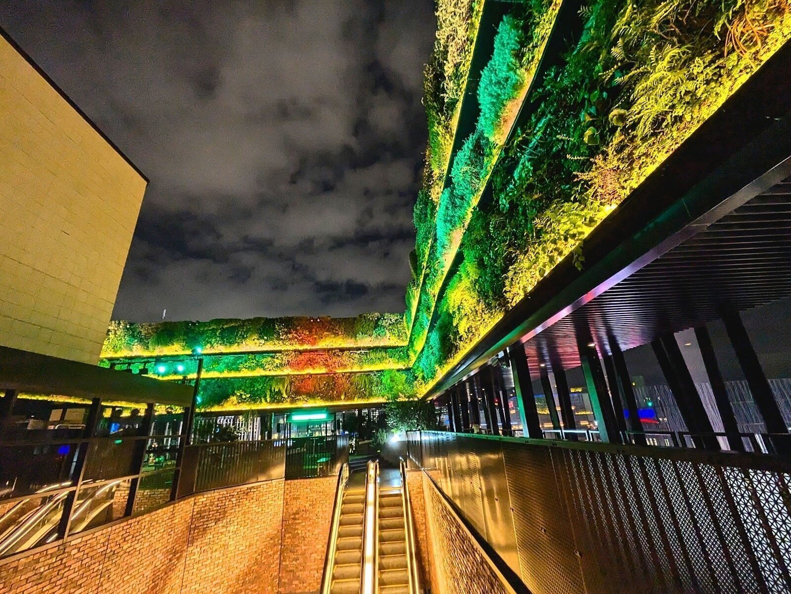 <span class="translation_missing" title="translation missing: en.meta.location_title, location_name: The Mint Ginza | Rooftop Cafe &amp; Bar, city: Tokyo">Location Title</span>