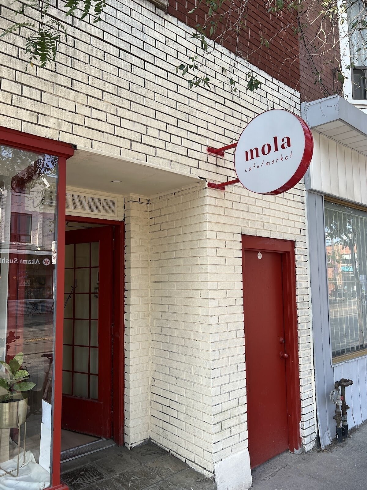 <span class="translation_missing" title="translation missing: en.meta.location_title, location_name: MOLA CAFE/MARKET, city: Toronto">Location Title</span>