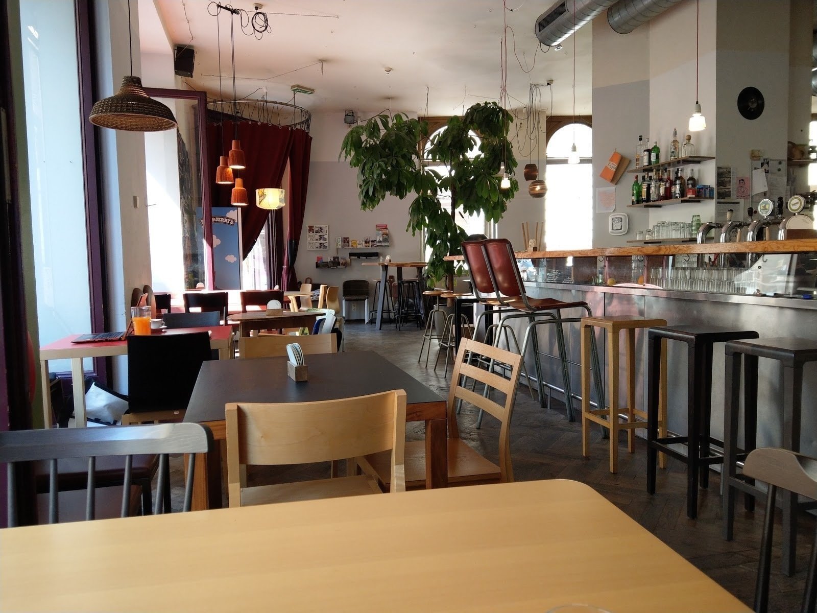 <span class="translation_missing" title="translation missing: en.meta.location_title, location_name: The furniture Cafe, city: Vienna">Location Title</span>