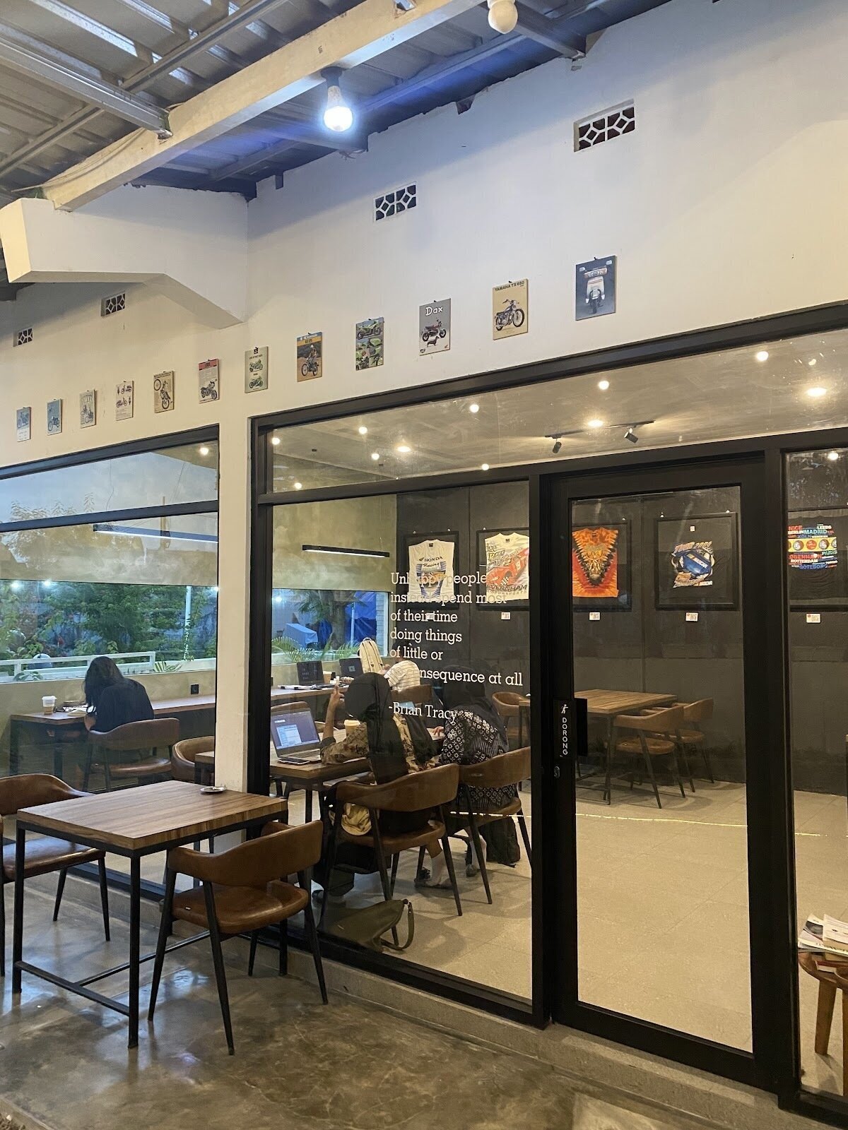 <span class="translation_missing" title="translation missing: en.meta.location_title, location_name: COFFEE TEA CUP, city: Yogyakarta">Location Title</span>