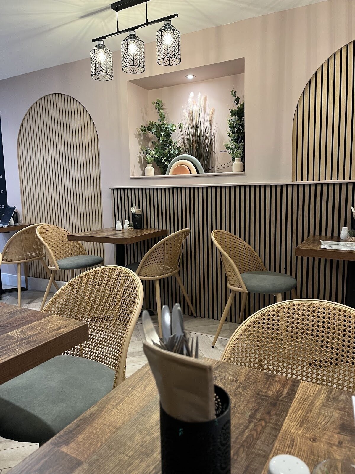 <span class="translation_missing" title="translation missing: en.meta.location_title, location_name: Oasis Café, city: York">Location Title</span>