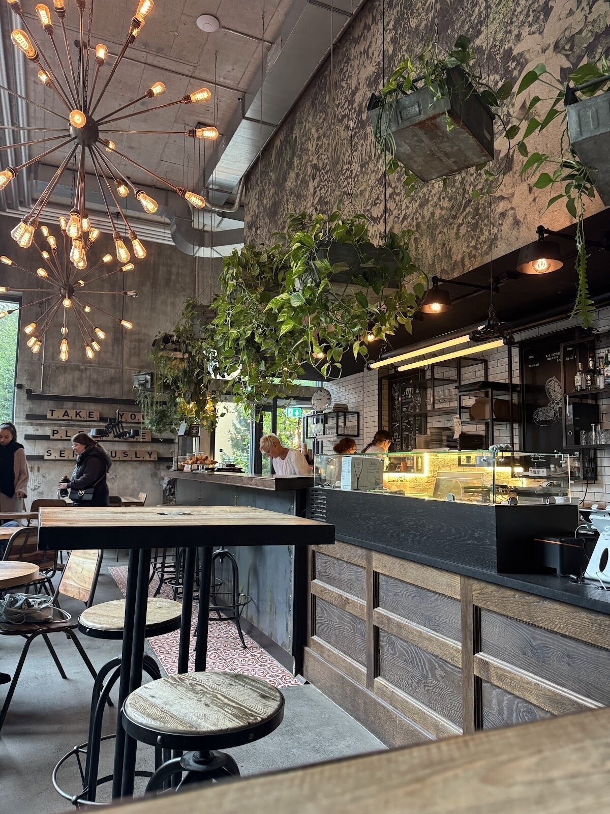 <span class="translation_missing" title="translation missing: en.meta.location_title, location_name: Kaffee Frech, city: Zug">Location Title</span>